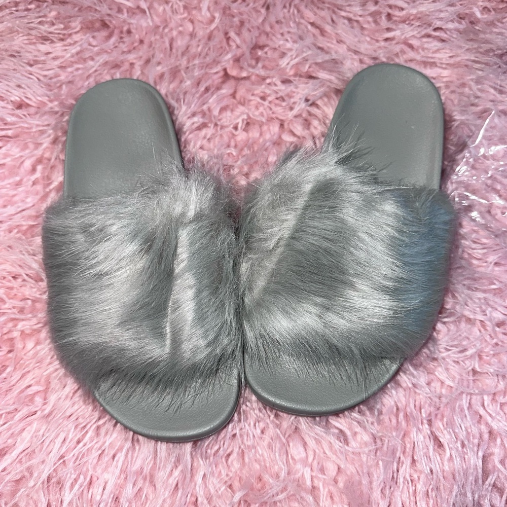New fuzzy slipper slides size 9